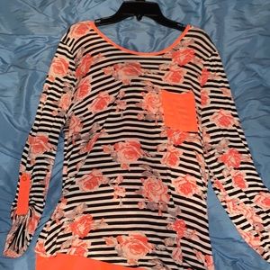 Cute flower top and bow in the back